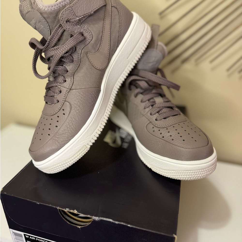 W Air Force 1 Ultra Force Mid
